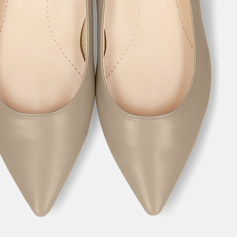 2026SS：iCoN COLORS：ポインテッドトゥ フラットシューズ（C20143）グレージュ/mamian（マミアン）