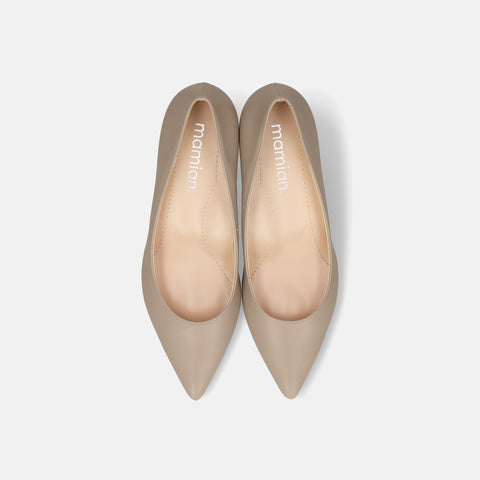 2025AW：iCoN COLORS：ポインテッドトゥ スムース パンプス（C57173）グレージュ/mamian（マミアン）