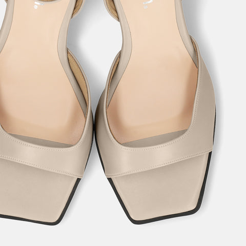 30%OFF：2025SS：ワイドスクエアトゥ サンダル（m50013）グレージュ/mamian（マミアン）