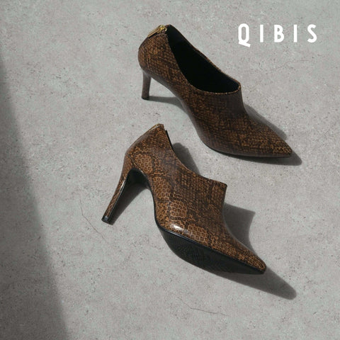 30%OFF：QIBIS：9cmヒール ポインテッドトゥ ブーティ（QM1023）パイソン柄/QIBIS（マミアン）